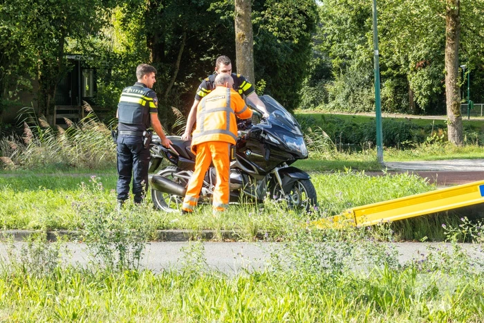 Motorrijder gewond naar ziekenhuis na harde val