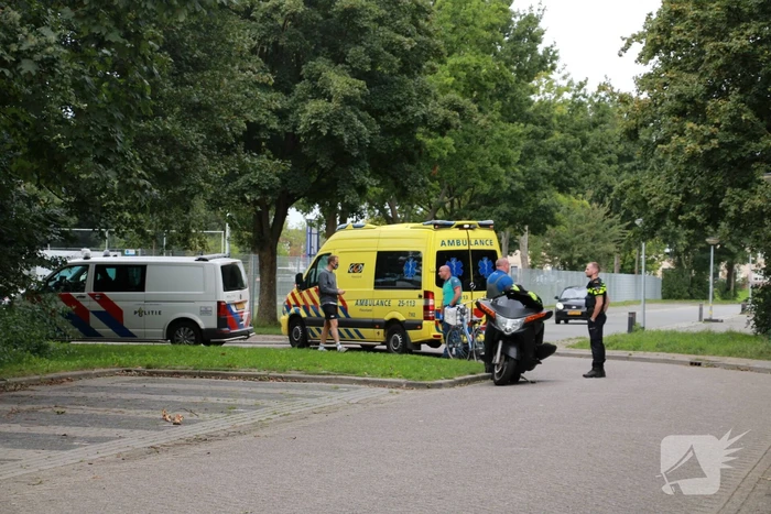 Motor komt in botsing met fietsster