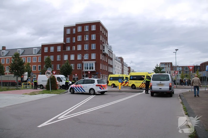 Voetganger ernstig gewond na botsing met bestelbus