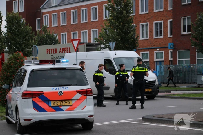 Voetganger ernstig gewond na botsing met bestelbus