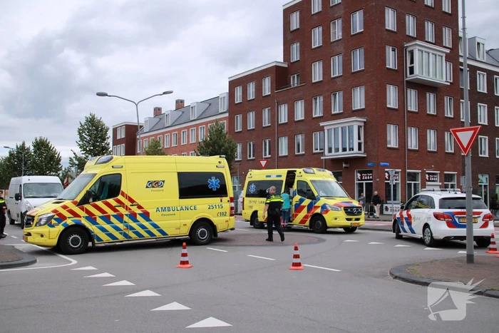 Voetganger ernstig gewond na botsing met bestelbus