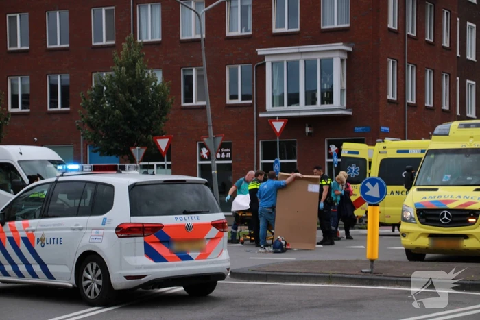 Voetganger ernstig gewond na botsing met bestelbus