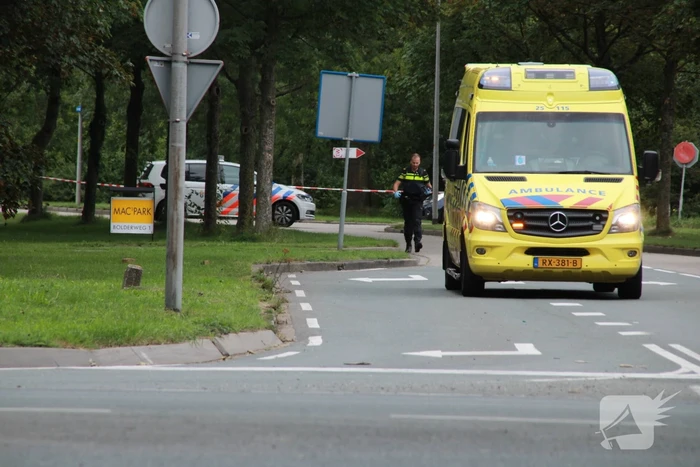 Schade na aanrijding tussen vrachtwagen en personenauto