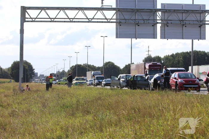 Meerdere gewonden bij ongeval op snelweg met meerdere voertuigen
