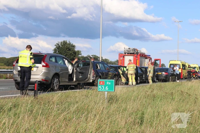 Meerdere gewonden bij ongeval op snelweg met meerdere voertuigen