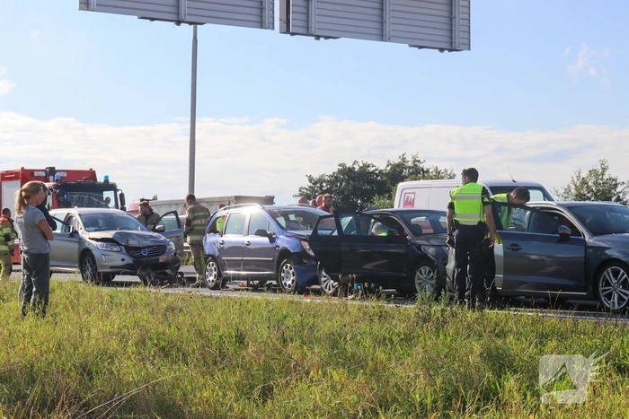 Meerdere gewonden bij ongeval op snelweg met meerdere voertuigen
