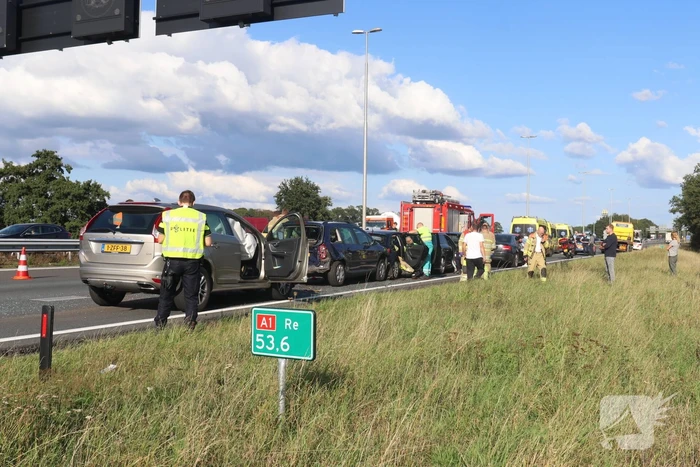 Meerdere gewonden bij ongeval op snelweg met meerdere voertuigen