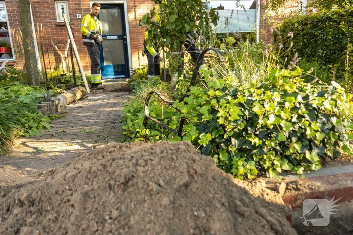 Gasleiding geraakt bij plaatsen tuinbank