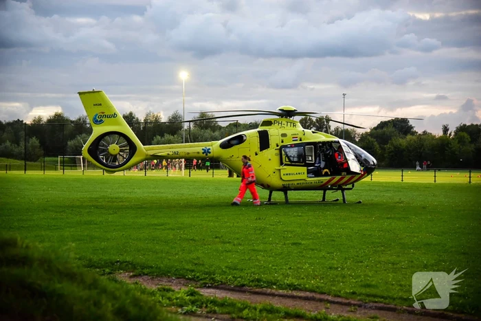 Traumahelikopter trekt bekijks van omstanders