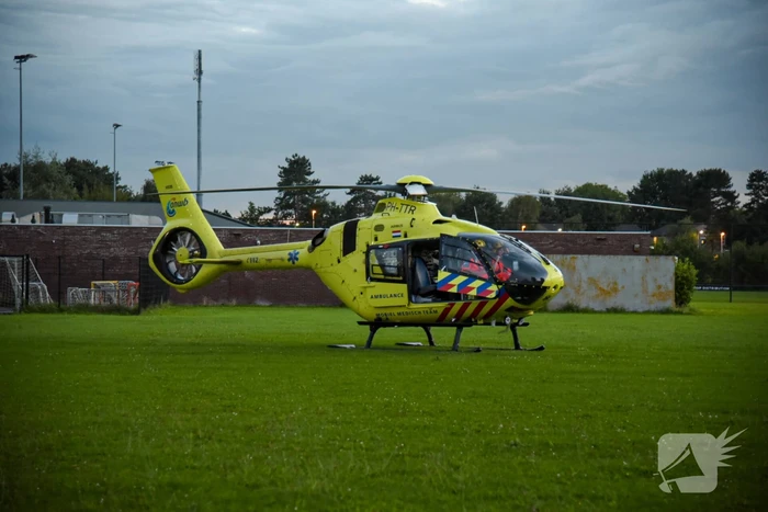 Traumahelikopter trekt bekijks van omstanders