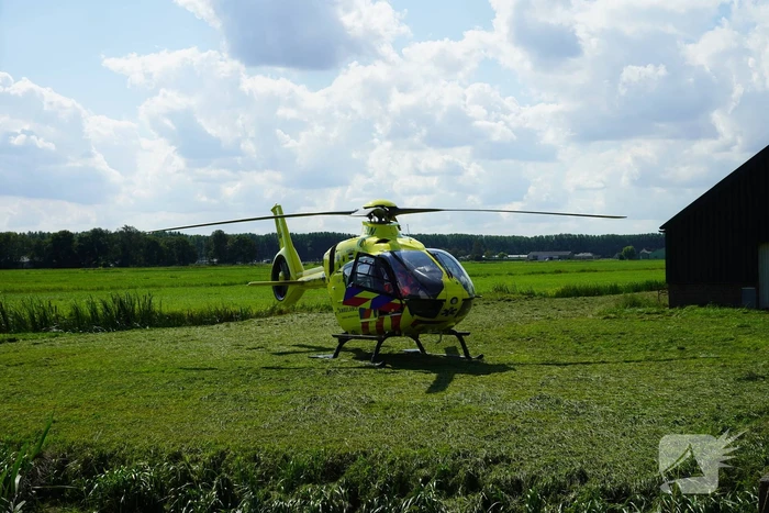 Traumahelikopter landt voor incident bij boerderij
