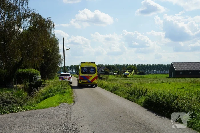 Traumahelikopter landt voor incident bij boerderij