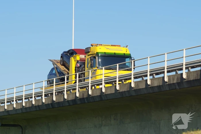 Aanrijding tussen meerdere voertuigen op A28