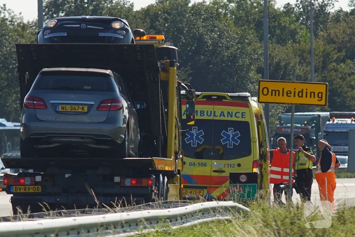 Aanrijding tussen meerdere voertuigen op A28
