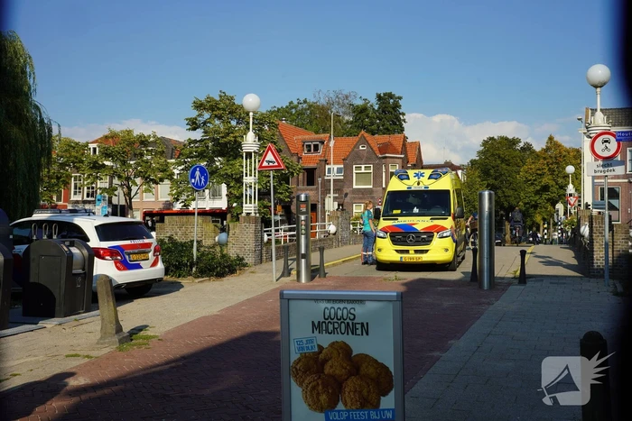Fietser rijdt voetganger aan in winkelgebied