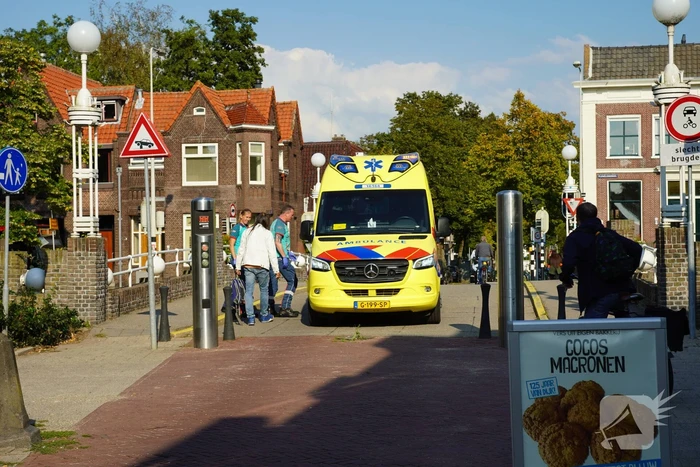 Fietser rijdt voetganger aan in winkelgebied