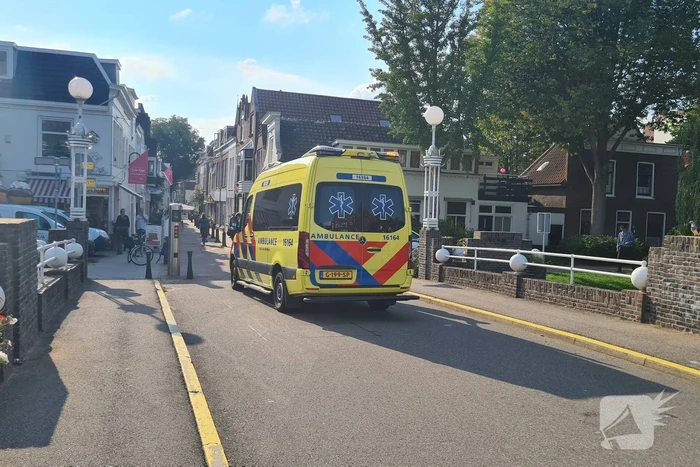 Fietser rijdt voetganger aan in winkelgebied
