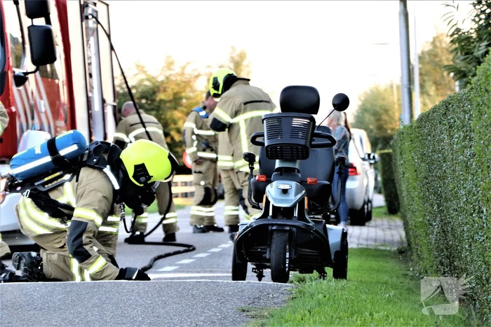 Scootmobiel vliegt in brand