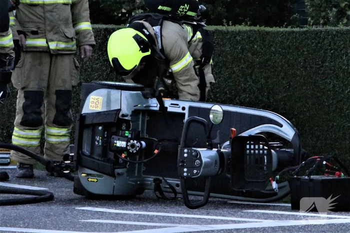 Scootmobiel vliegt in brand