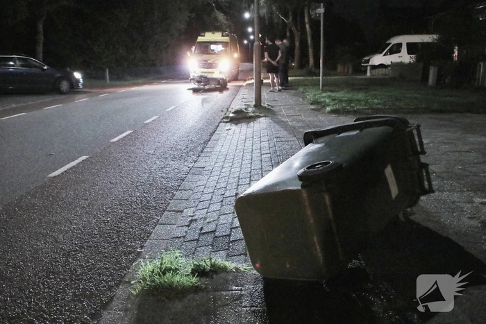 Beschonken bestuurder crasht op kliko en raakt gewond