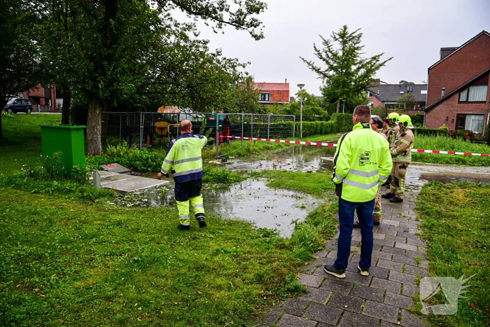 Deel van wijk onder water door kapotte brandkraan