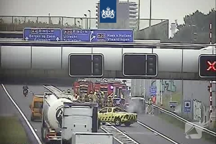 Auto gaat in vlammen op voor Ketheltunnel