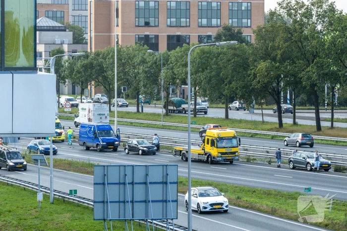 Meerdere voertuigen betrokken bij verkeersongeval op snelweg
