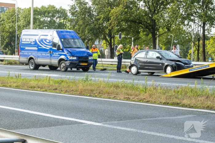 Meerdere voertuigen betrokken bij verkeersongeval op snelweg