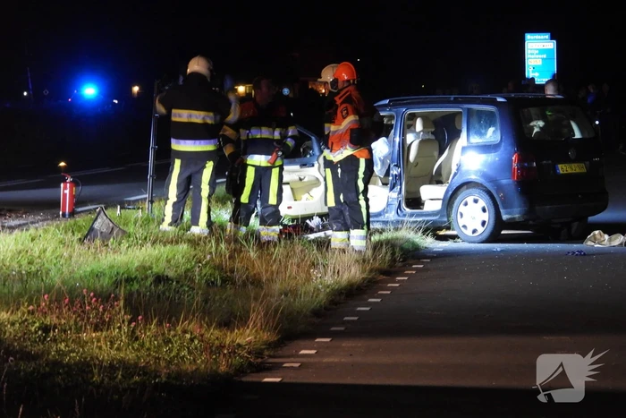 Twee personen bekneld bij zwaar ongeval