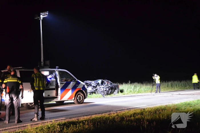 Twee personen bekneld bij zwaar ongeval