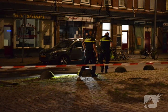 Auto beschoten, meerdere hulzen gevonden