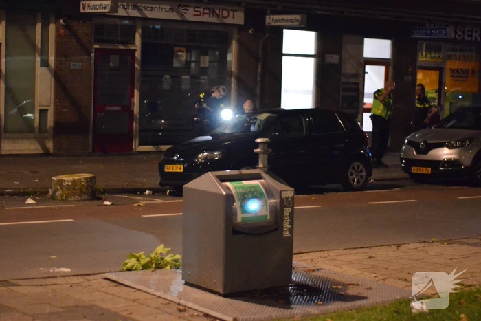 Auto beschoten, meerdere hulzen gevonden