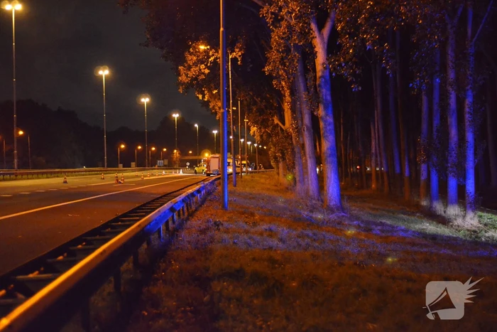 EOD onderzoekt auto met mogelijk explosieven