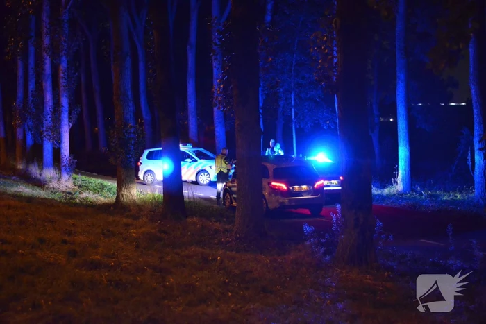 EOD onderzoekt auto met mogelijk explosieven