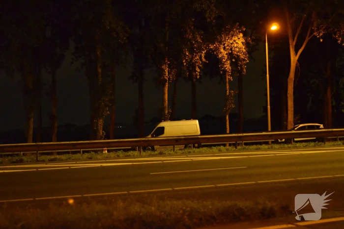 EOD onderzoekt auto met mogelijk explosieven