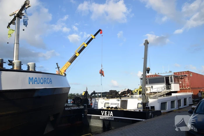 Machinekamer van binnenvaartschip loopt vol water