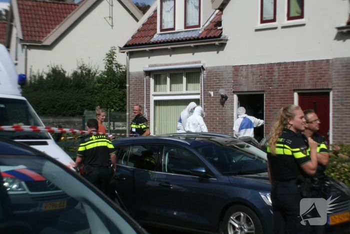 Overleden persoon aangetroffen na mogelijk misdrijf