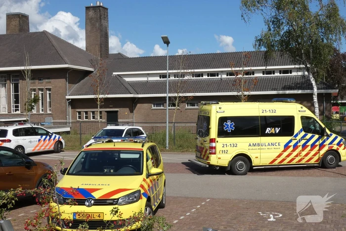 Steekpartij bij asielzoekerscentrum, verdachte slaat op de vlucht