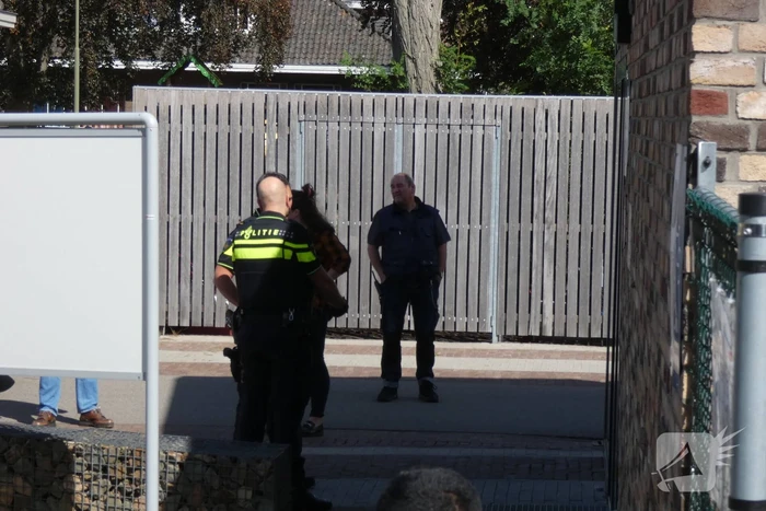 Steekpartij bij asielzoekerscentrum, verdachte slaat op de vlucht