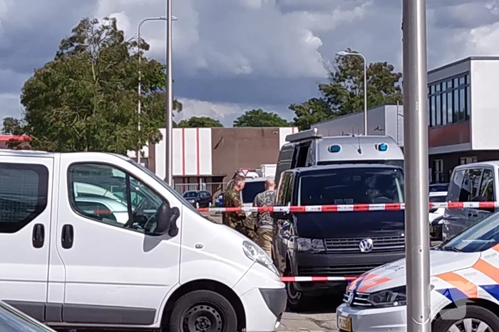 Persoon overleden bij explosie in bedrijfspand, politie doet groot onderzoek
