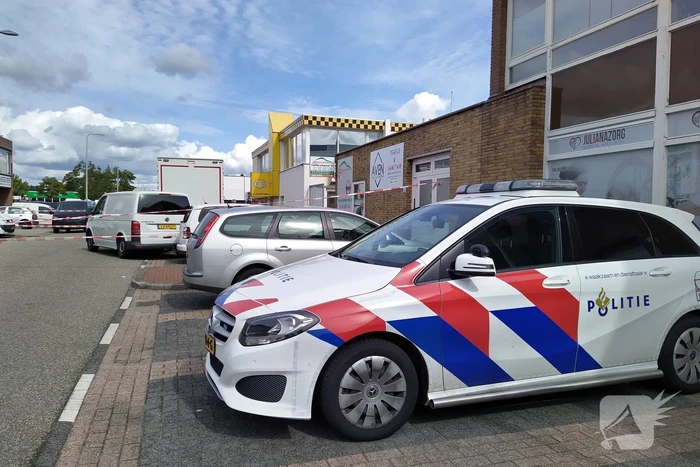 Persoon overleden bij explosie in bedrijfspand, politie doet groot onderzoek