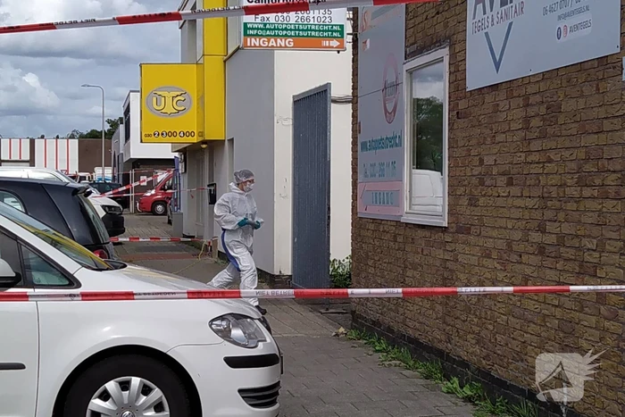Persoon overleden bij explosie in bedrijfspand, politie doet groot onderzoek