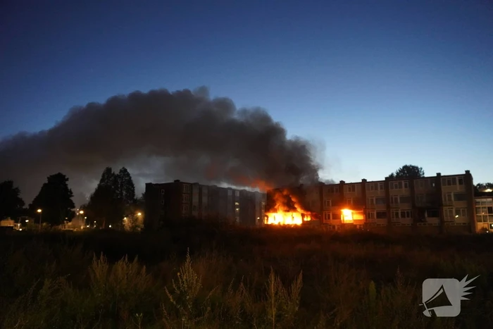 Leegstaand flatgebouw in brand gestoken