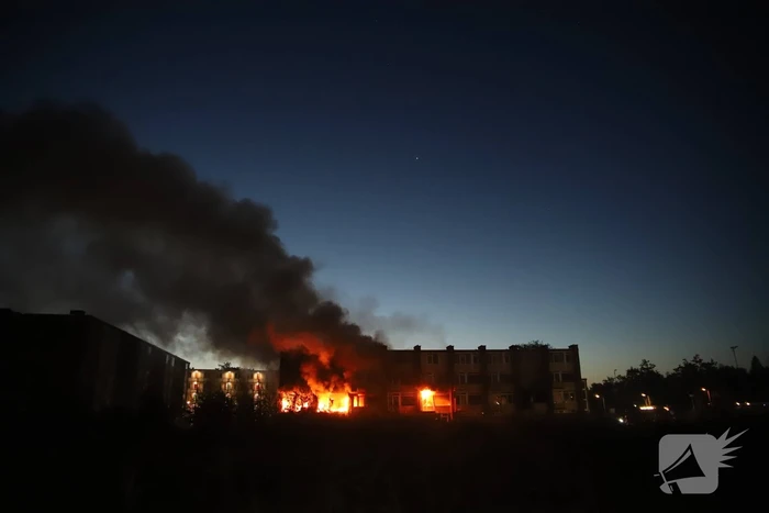 Leegstaand flatgebouw in brand gestoken