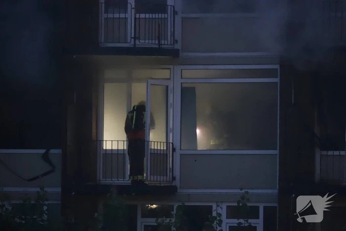 Leegstaand flatgebouw in brand gestoken