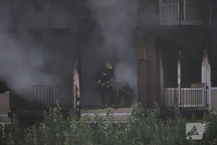 Leegstaand flatgebouw in brand gestoken