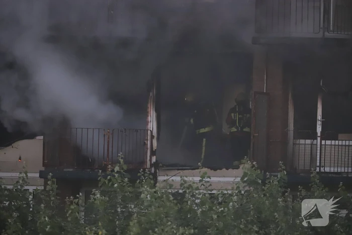 Leegstaand flatgebouw in brand gestoken