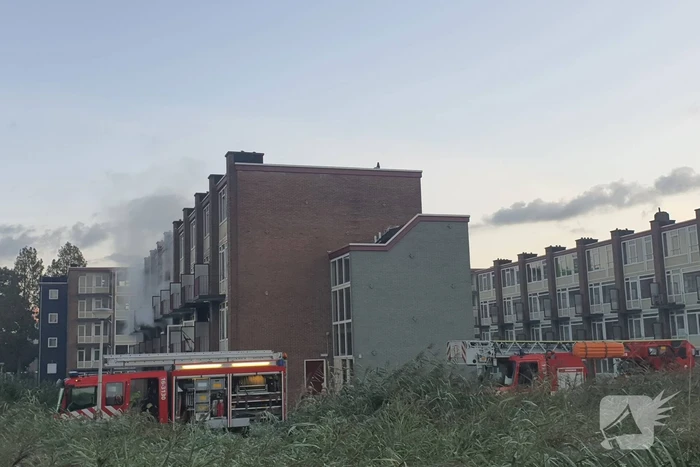 Leegstaand flatgebouw in brand gestoken