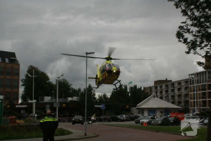 Scooterrijder zwaargewond bij ongeval op parkeerterrein