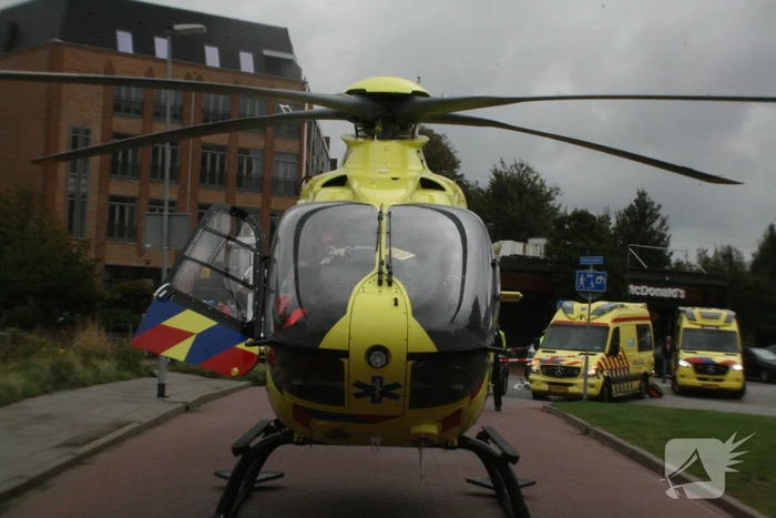 Scooterrijder zwaargewond bij ongeval op parkeerterrein
